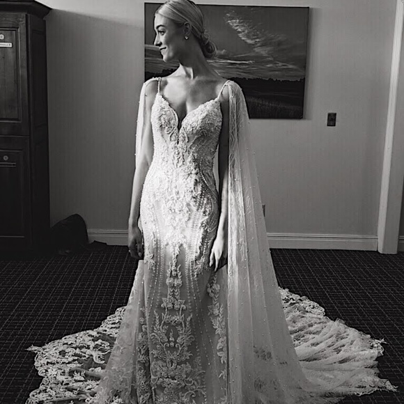 WEDDING DRESS - Picture 4 of 6